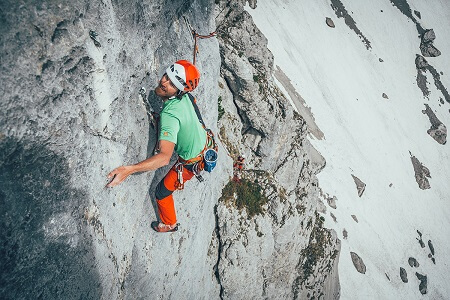 Alpien klimmen in het massief van de Wilder Kaiser